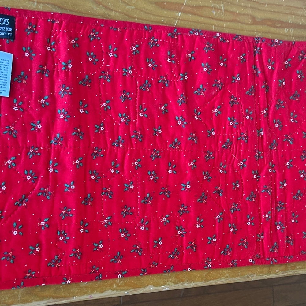 Beautiful handmade table runner 13x53 inches. Red, green & white. - Picture 6 of 8
